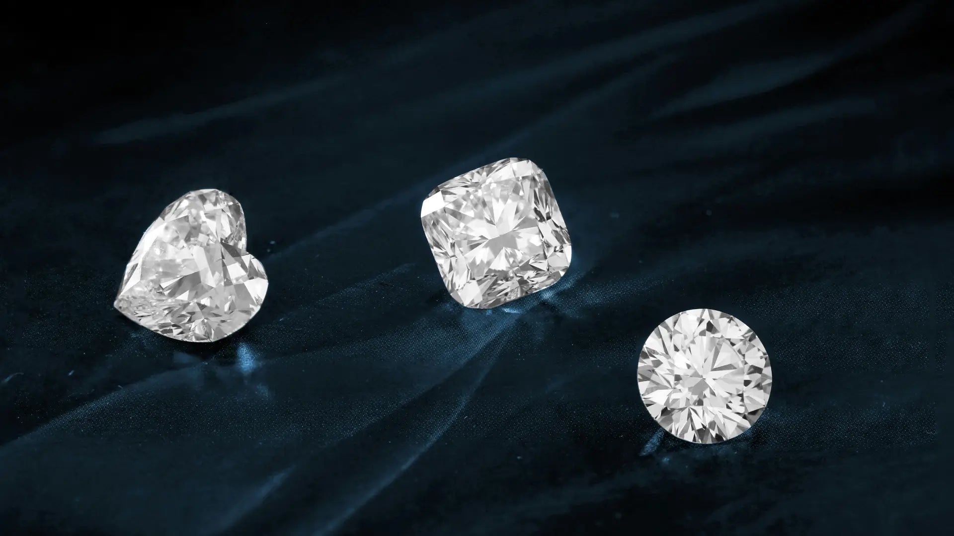 How to Spot the Difference: diamond vs moissanite
